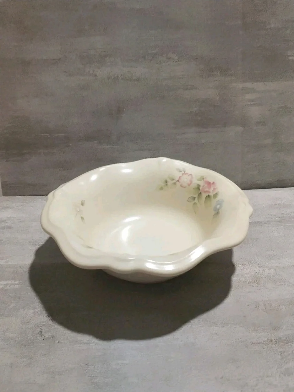 Vintage Pfaltzgraff Tea Rose Sculpted Bowl USA